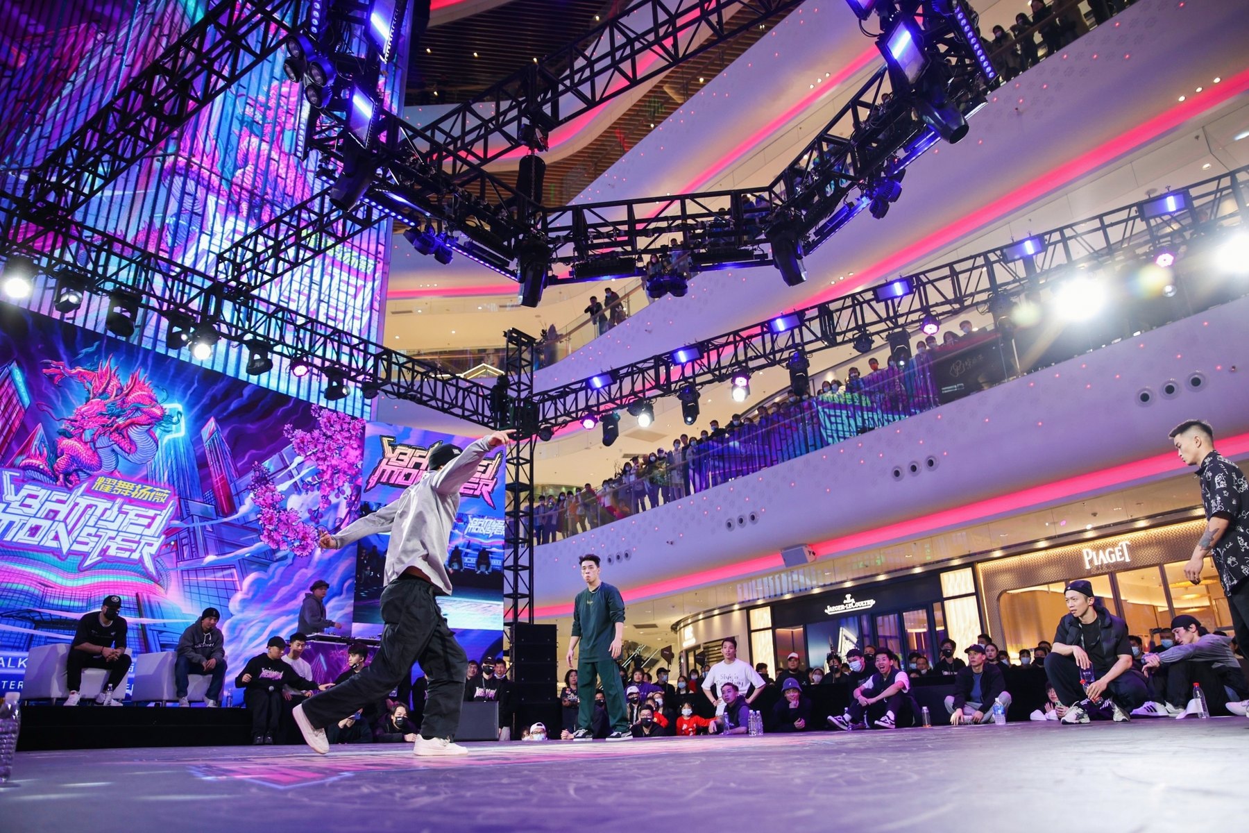 Battle Monster 商场楼层围观