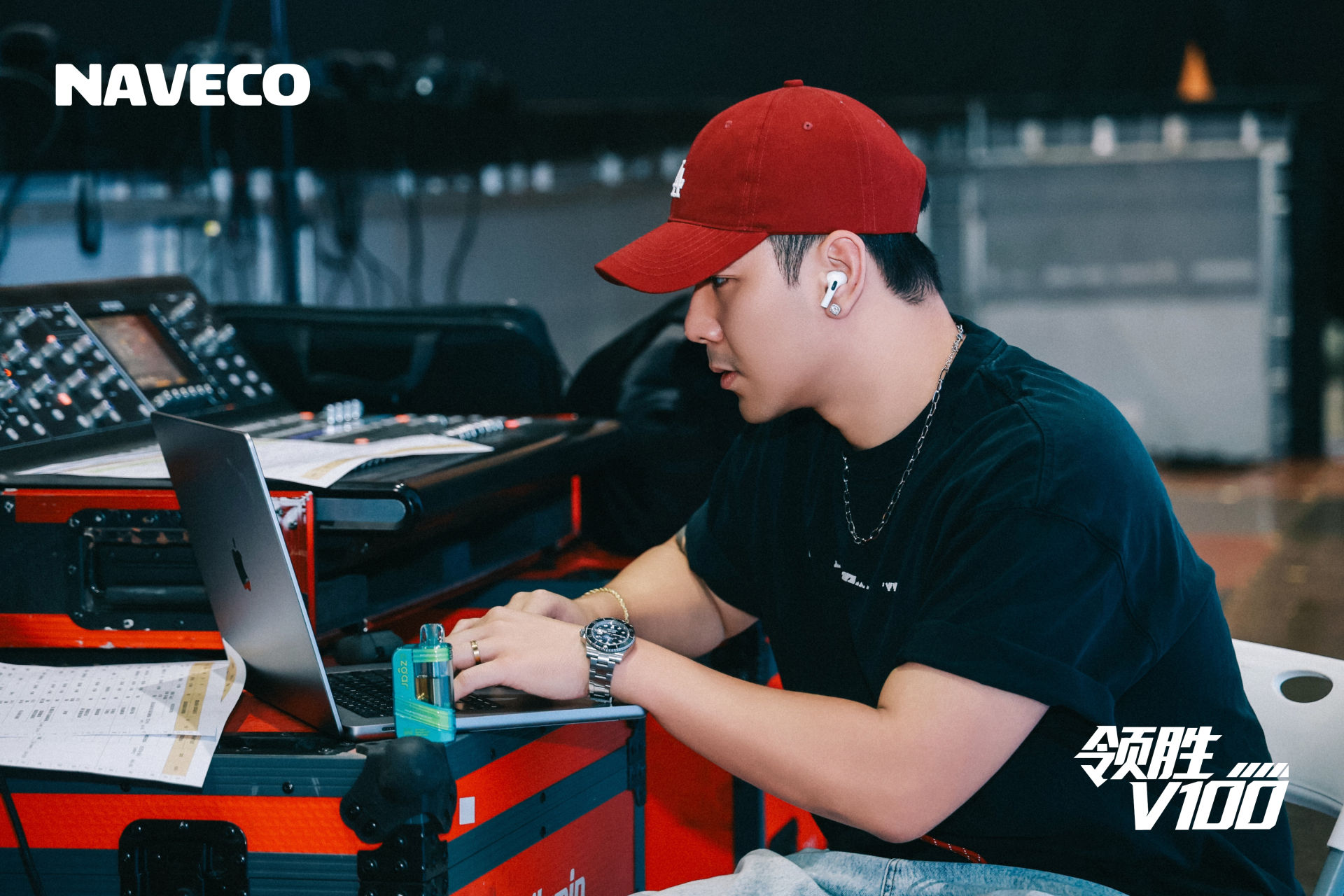 Eric 在领胜 V100 发布会现场进行后台控制