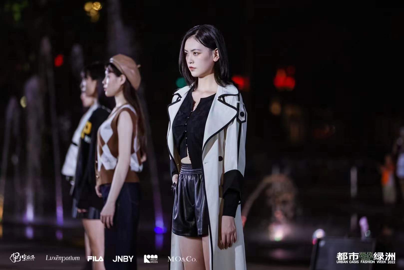 都市绿洲女模特近景