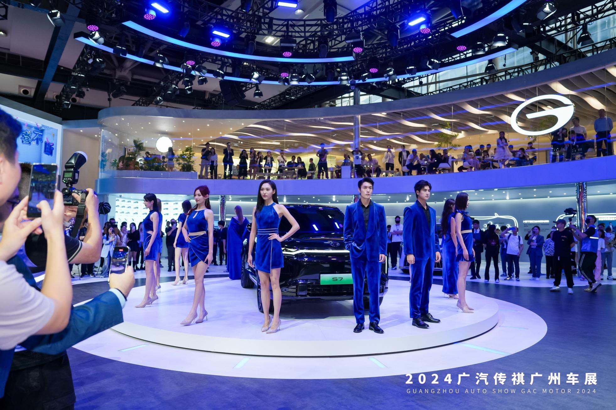 车展舞台表演