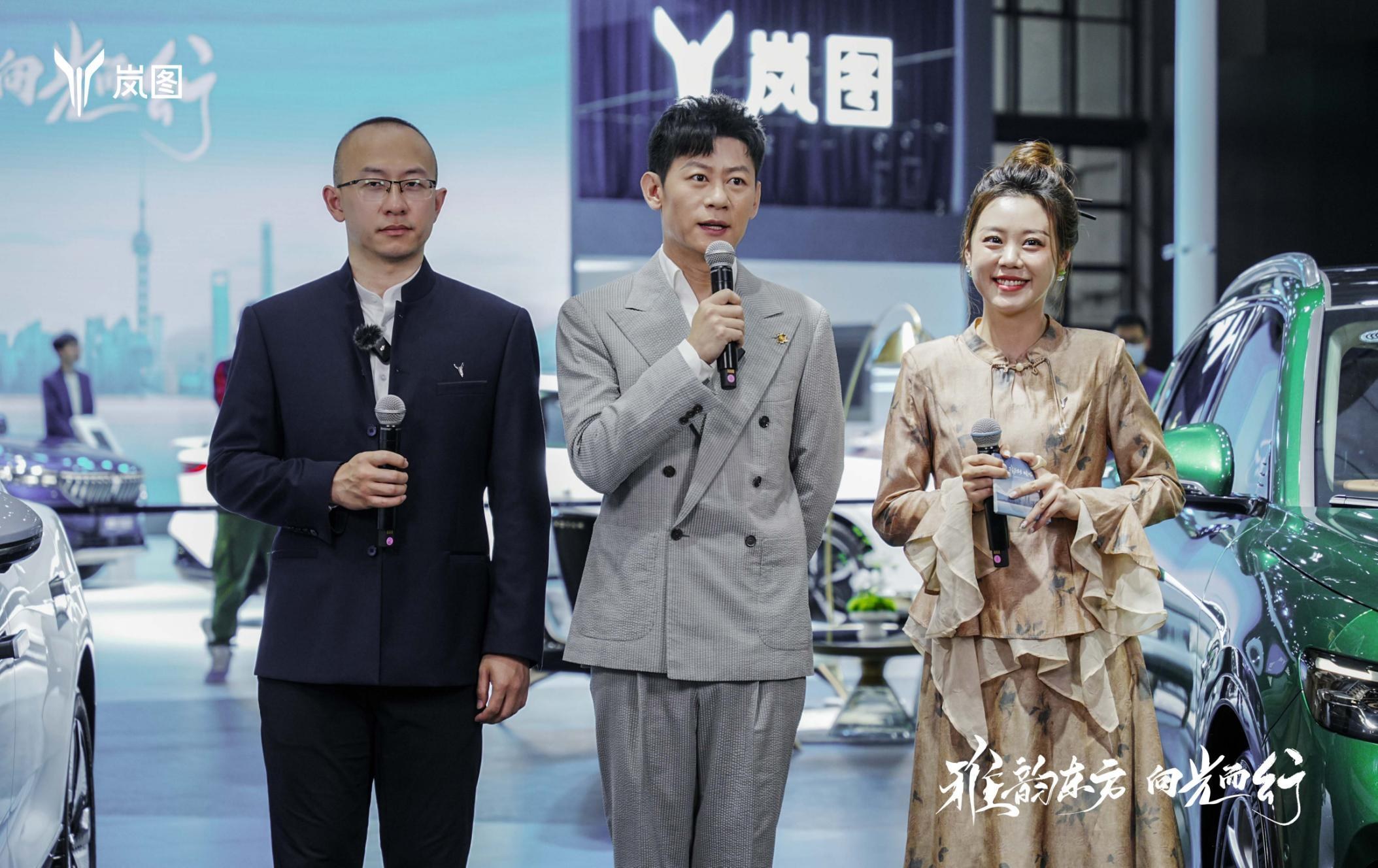 上海国际汽车博览会岚图品牌展台 - 5